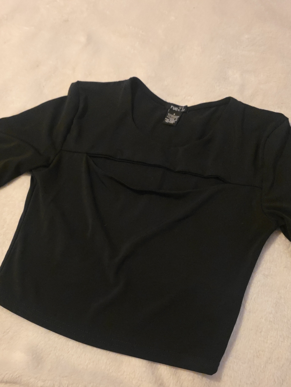 Rue21 Black Cropped Long Sleeve Top with Front Seam Detail